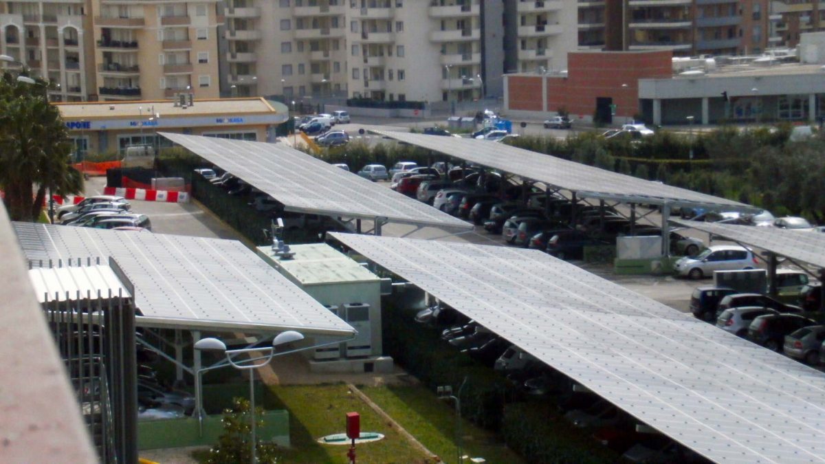 Impianto fotovoltaico industria farmaceutica copertura parcheggi